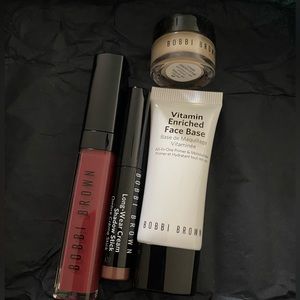⭐️NEW! Bobbi Brown 4 piece make up set.